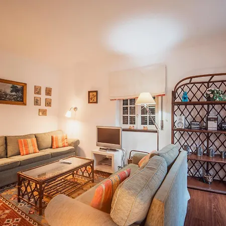 3 Bedroom Town House - Historic Centre Of Cascais. 100 Mts From The And Centre Of