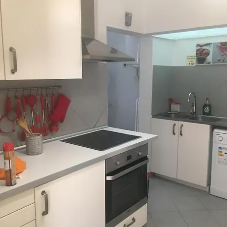 3 Bedroom Town House - Historic Centre Of Cascais. 100 Mts From The And Centre Of 펜션 *