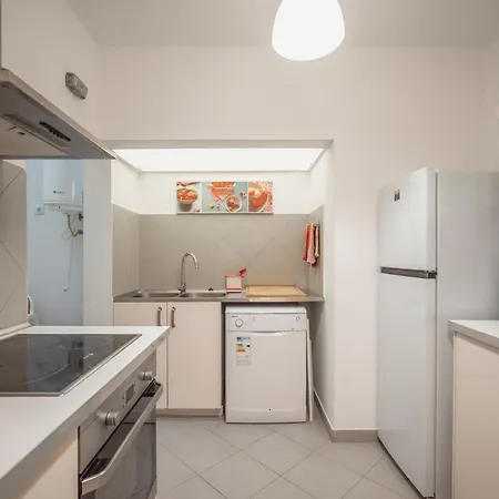 3 Bedroom Town House - Historic Centre Of Cascais. 100 Mts From The And Centre Of Cascais