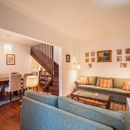 3 Bedroom Town House - Historic Centre Of Cascais. 100 Mts From The And Centre Of Semesterbostad
