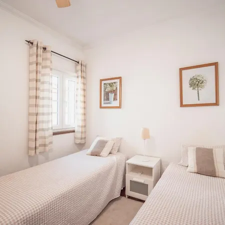 3 Bedroom Town House - Historic Centre Of Cascais. 100 Mts From The And Centre Of Semesterbostad *