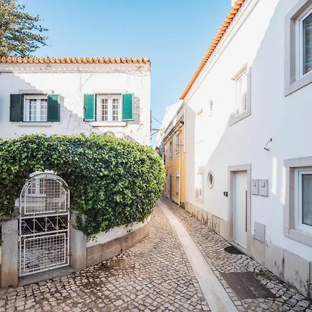 Semesterbostad 3 Bedroom Town House - Historic Centre Of Cascais. 100 Mts From The And Centre Of Cascais