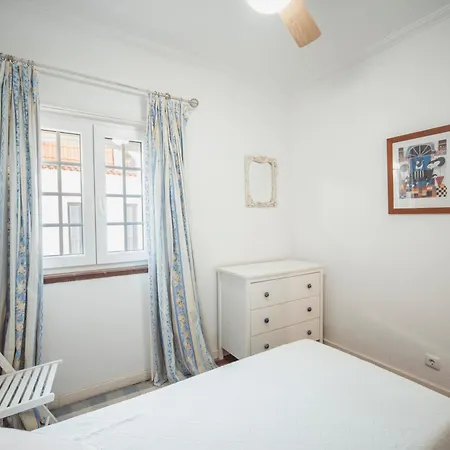3 Bedroom Town House - Historic Centre Of Cascais. 100 Mts From The And Centre Of * Cascais