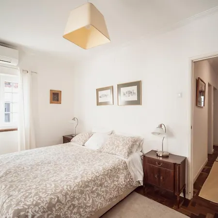 Semesterbostad 3 Bedroom Town House - Historic Centre Of Cascais. 100 Mts From The And Centre Of *