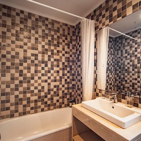 Semesterbostad 3 Bedroom Town House - Historic Centre Of Cascais. 100 Mts From The And Centre Of Cascais