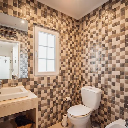 3 Bedroom Town House - Historic Centre Of Cascais. 100 Mts From The And Centre Of Semesterbostad