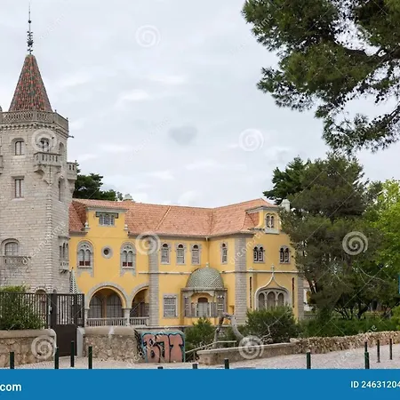 3 Bedroom Town House - Historic Centre Of Cascais. 100 Mts From The And Centre Of 펜션 카스카이스