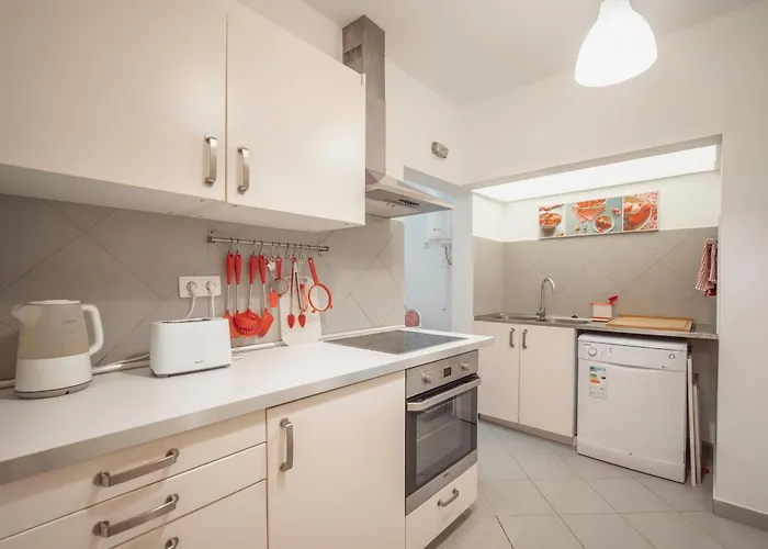 3 Bedroom Town House - Historic Centre Of Cascais. 100 Mts From The And Centre Of بيت للعطل *