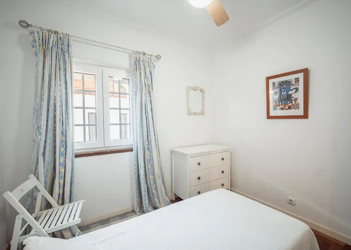 3 Bedroom Town House - Historic Centre Of Cascais. 100 Mts From The And Centre Of * Cascais