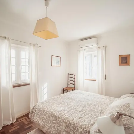 3 Bedroom Town House - Historic Centre Of Cascais. 100 Mts From The And Centre Of Prázdninový dům