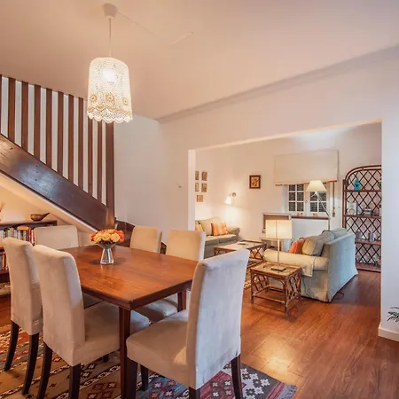 Casa vacanze 3 Bedroom Town House - Historic Centre Of Cascais. 100 Mts From The And Centre Of *