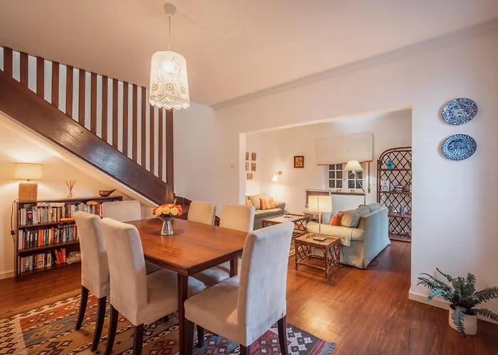 Casa vacanze 3 Bedroom Town House - Historic Centre Of Cascais. 100 Mts From The And Centre Of *