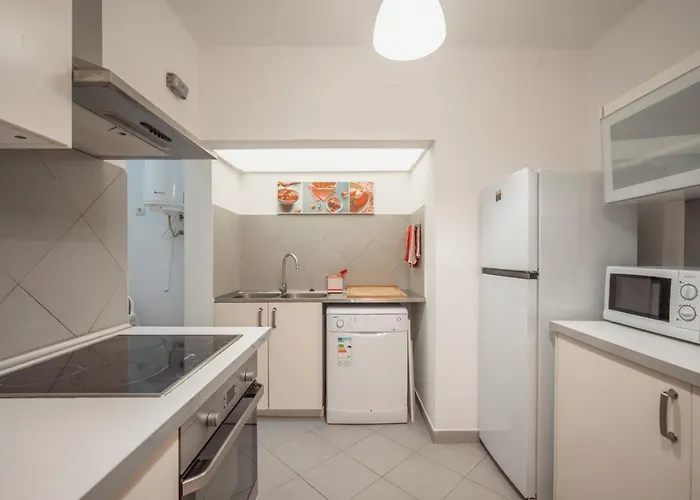 3 Bedroom Town House - Historic Centre Of Cascais. 100 Mts From The And Centre Of Cascais