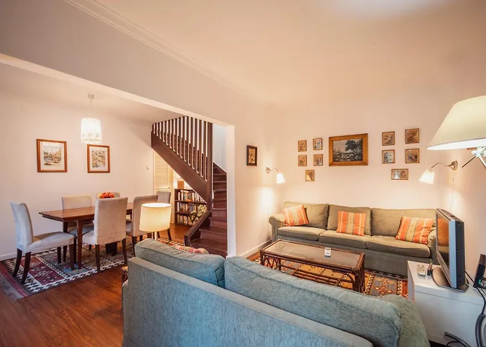 3 Bedroom Town House - Historic Centre Of Cascais. 100 Mts From The And Centre Of Casa vacanze