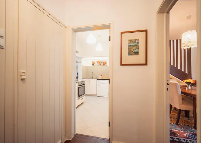 3 Bedroom Town House - Historic Centre Of Cascais. 100 Mts From The And Centre Of *