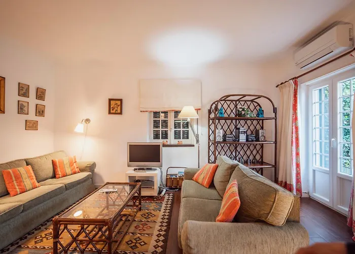 3 Bedroom Town House - Historic Centre Of Cascais. 100 Mts From The And Centre Of Casa vacanze