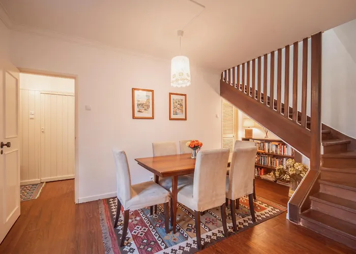 Casa vacanze 3 Bedroom Town House - Historic Centre Of Cascais. 100 Mts From The And Centre Of