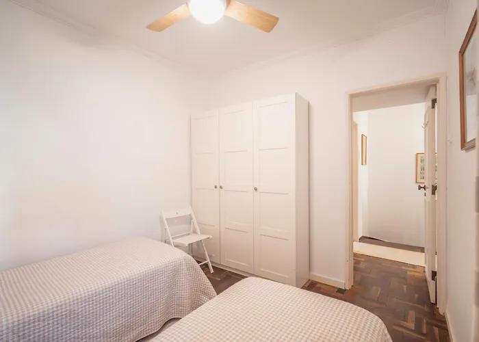 3 Bedroom Town House - Historic Centre Of Cascais. 100 Mts From The And Centre Of Casa vacanze