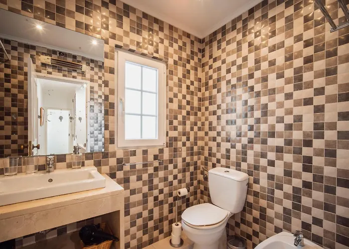 3 Bedroom Town House - Historic Centre Of Cascais. 100 Mts From The And Centre Of Casa vacanze